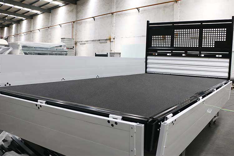 Cajas con laterales abatibles de montaje rápido