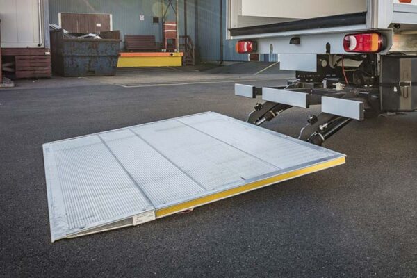 Carrocería para camión frigorífico comercial con portón trasero elevable - Image 2