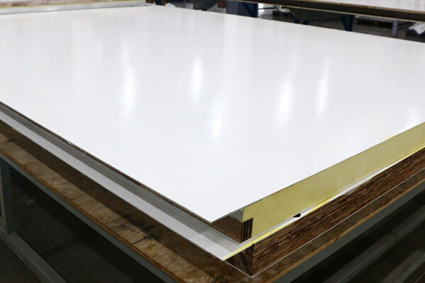 Carrocerías de camiones y furgonetas aisladas y duraderas con paneles sándwich de FRP - Image 3